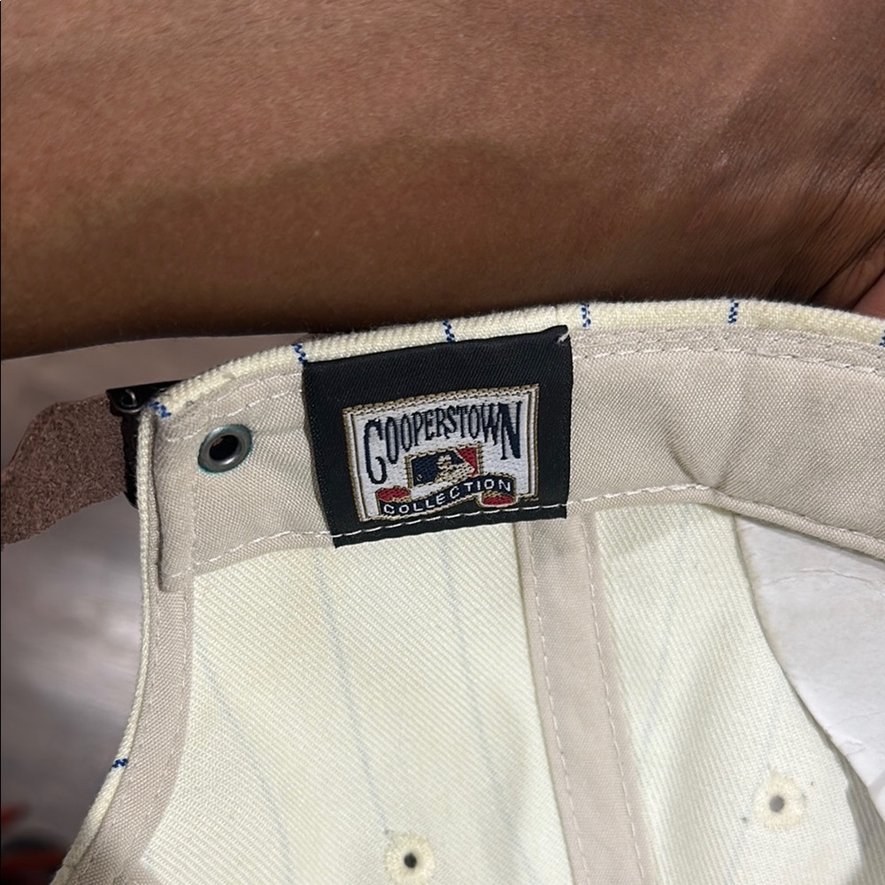 New Era Heritage Series Strapback Cap - Picture 9 of 10